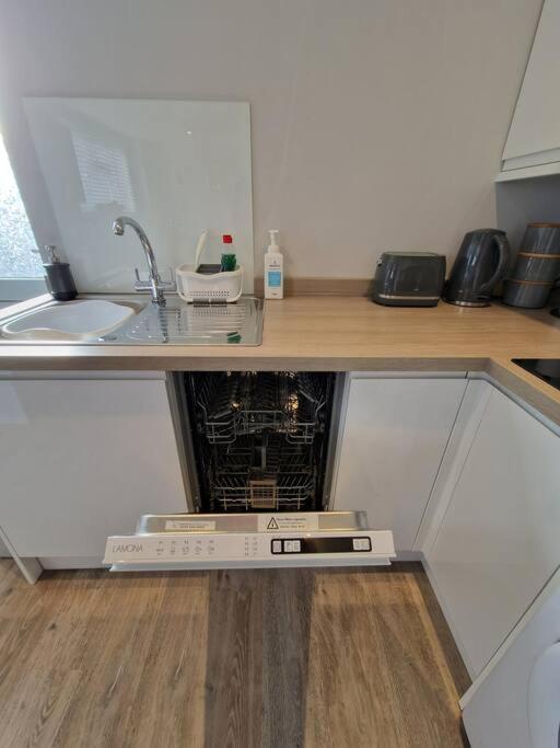 The Patch Apartment Brighton Bagian luar foto